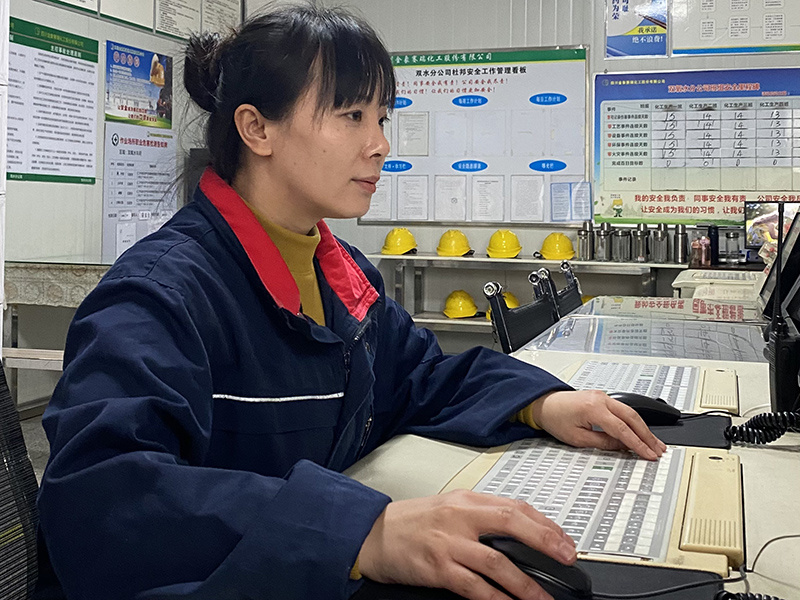 操作能手:龙丽 操作能手:龙丽